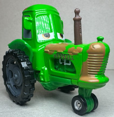 Disney Pixar Cars Green & Brown Tractor Cow Diecast Vehicle FC 1:55 Scale