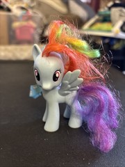 My Little Pony Rainbow Dash Hasbro 2010 Figure Collectable Toy Blue Wings