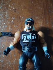 MATTEL WWE SUPERSTARS NWO HOLLYWOOD HULK HOGAN LOOSE WRESTLING FIGURE WITH BELT