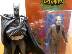 FATHER & SON BATMAN SPECIAL DEAL STATUE #’D BRIAN BOLLAND & 1966 JOKER FIGURE