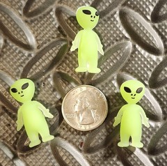 Miniature Glow in the Dark Alien Figure – Set of 3 – Extraterrestrial Beings UFO