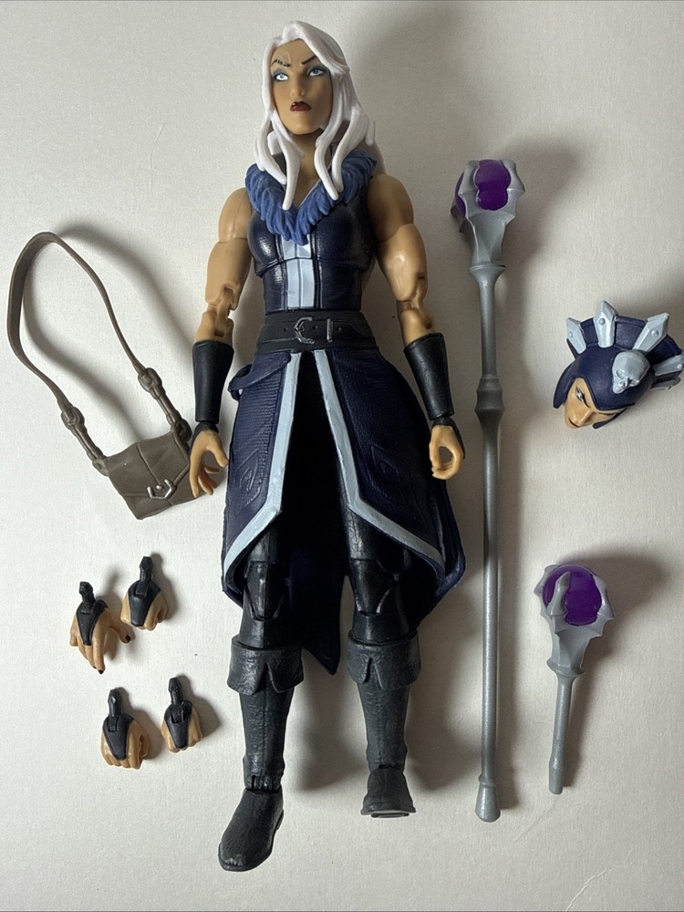 Mattel Masters Of The Universe Revelation Evil-Lyn 6.5″ Figure K23