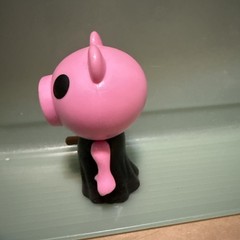PhatMojo Piggy Minifigure Series 1-Pink Piggy w/Bat 3″ Figure