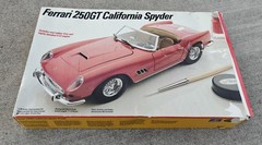 Vintage Ferrari 250GT California Spyder 1/24 TESTORS Model Kit Complete Plastic