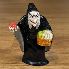 Snow White Evil Witch With Apples 2.5″ Mini Figure PVC Figurine 1993 Disney