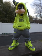 Goofy Street Style Cartoon Figure – Urban Vibes 3D Collectible (13.5 in)