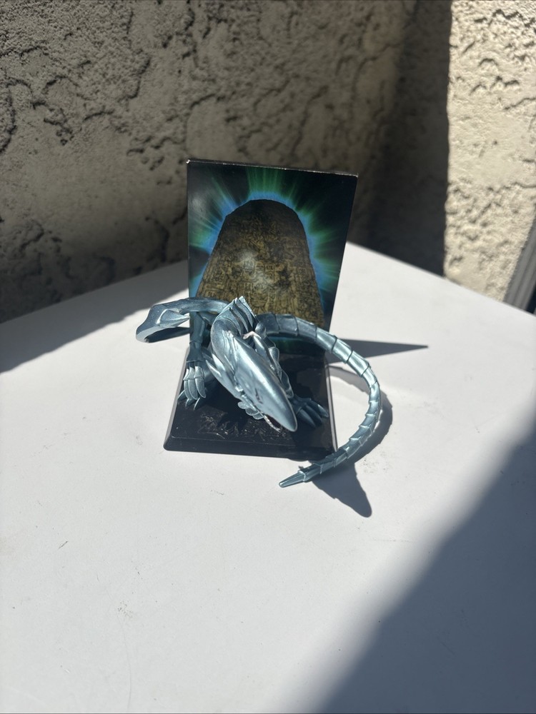 NECA Yu Gi Oh Figure Blue Eyes White Dragon 1996 Kazuki Takahashi