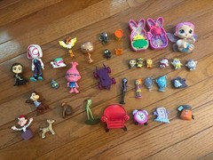 Mixed lot of Random Toys Figures – Vampirina, Blue’s Clues, Doorables, Eggs Time