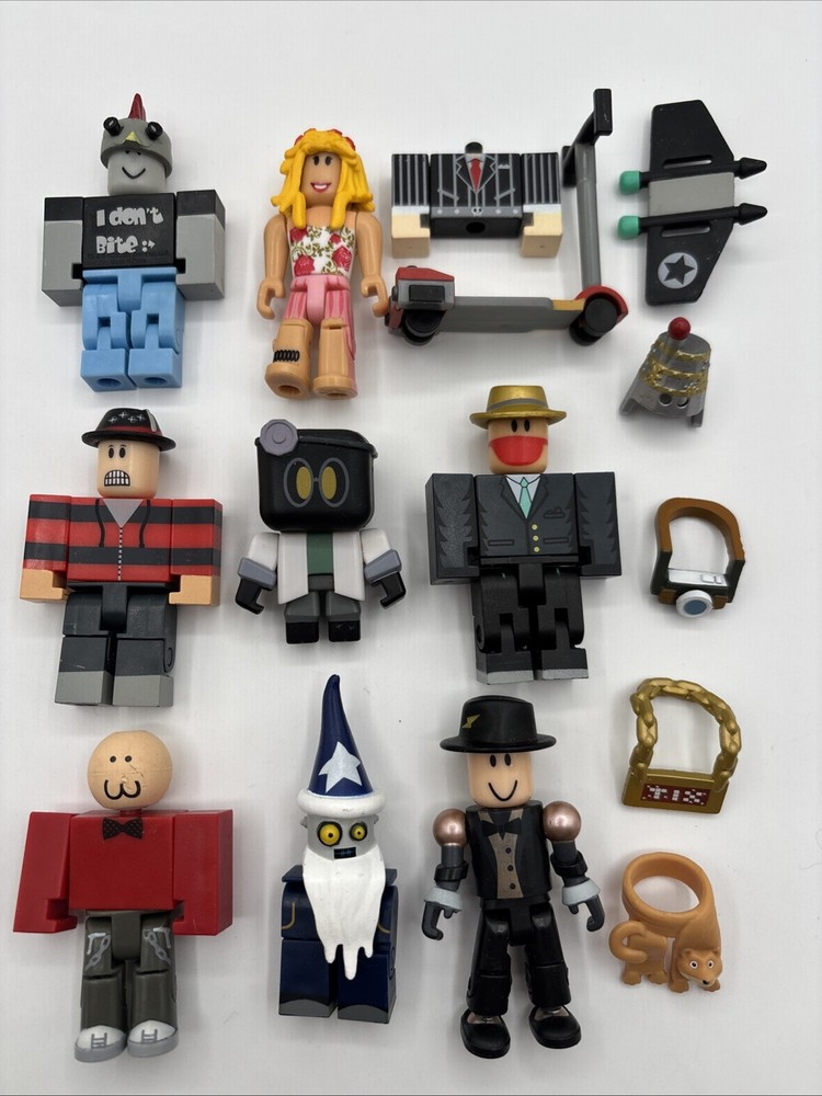 R0BL0X Toys Action Figures Lot 8 Figures And Accessories Scooter Pack NO CODES