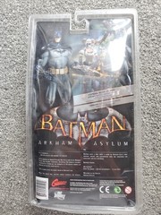 “DC Arkham Knight Battle-Damaged Batman” Action Figure