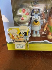 Bluey Pavlova Figure 4 Pack with Bluey, Bingo, Bandit Chef & Chilli, Box Dmg Su