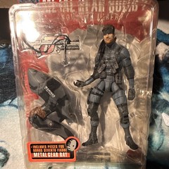 McFarlane Toys Metal Gear Solid 2 Solid Snake Boxed Figure w/ Gun Bonus Parts