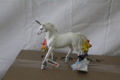 SCHLEICH Bayala Rainbow Love Unicorn Stallion Toy Figure, Multi-colour (70725)