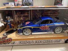 Street Fighter 1:24 1993 Mazda RX-7 Die-Cast Car & 2.75″ Chun-Li Figure New