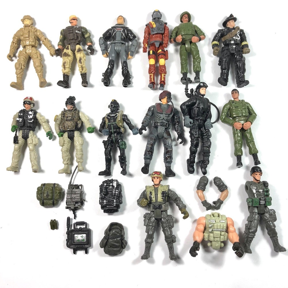 Chap Mei & Others Army Military Action Figures Lot Of 13 Plus Accessories