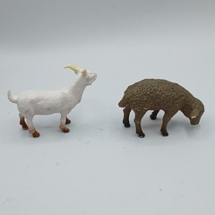 Goat Lamb Sheep Plastic Action Figure Lot of 2 Diorama