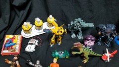 lot of Toys Marvel Transformers Minions pieces parts Lot 1 3B2