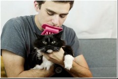 LICKI BRUSH – Glow In The Dark Silicon Rubber Pet Grooming Tongue Cat Brush