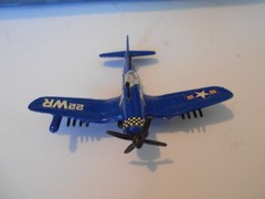 Toy U.S. Aircraft Carrier USS Doris Miller (CVN-81) w/4 WWII Airplanes, 18″ L