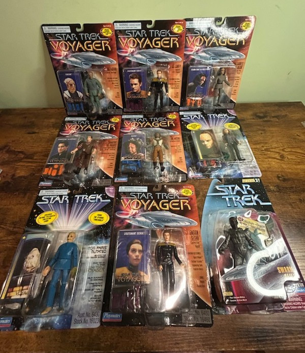 Star Trek Playmates Voyager Lot x9 Janeway Kim Tuvok Torres Hazon Figures MOC