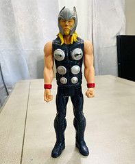 Hasbro Marvel Thor Action Figure 2013 Black Armor w/ Silver Helmet, Red Cape