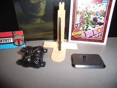 GI Joe Vintage 1998 VYPRA (V1), Lot “A”, SWORD, BACKPACK, & STAND, Hasbro 1:18
