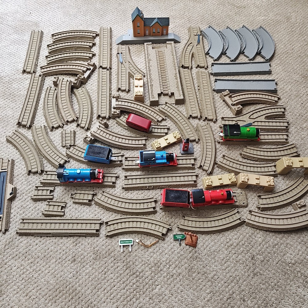 HIT TOYS Thomas The Train Trackmaster 2006 Mixed Track And Train Lot