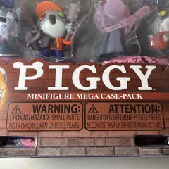 Piggy: Series 2 Mini Figures 10pk ( 3 Mystery ) With DLC Code And Carrying Case!
