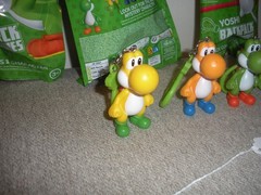 5) 2″ DIFFERENT COLORS YOSHI BackPack Buddies Clip Keychain Super Mario