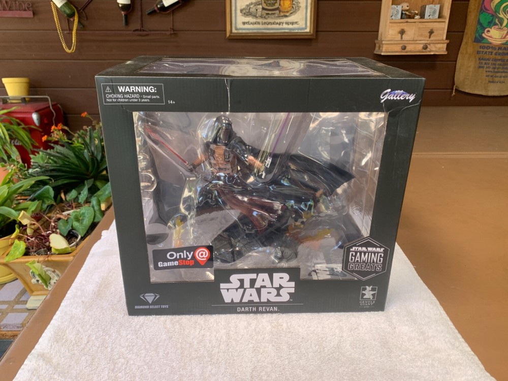Diamond Select – “Star Wars Darth Revan” by Game Stop figure – NEW/Sealed!