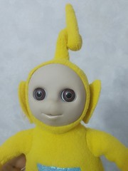 Tellytubbies Laa-Laa Golden Bear 1996 Play Learn W/ Sleepy Time Eyes vintage TOY