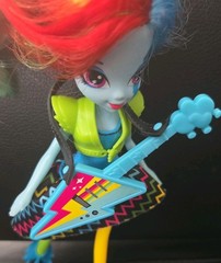 MLP My Little Pony Equestria Girls Rainbow Dash Rocks with Guitar 2013 Hasbro