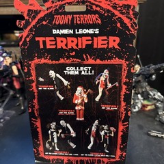 NECA Terrifier Art The Clown Bloody Santa Suit Toony Terrors