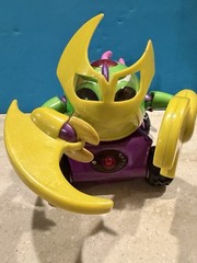 RUMBLE ROBOT Lot Of 2 Battle Bot Mix Team Fight Toy No Remote Turns On And sound