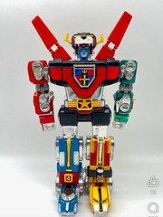 Vintage 1985 Voltron Lion Force…This comes complete with box!