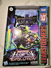 Comic Universe Tarn (Voyager Class) Transformers Legacy Evolution NIB