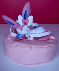 Hollybox Pokemon Eevee Evolutions Sweet Dreams Sleeping Figure – Choose Design