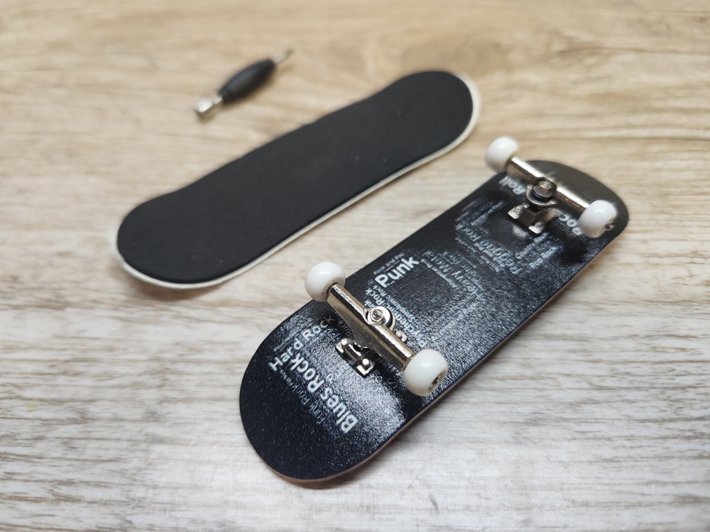Professional Wooded Fingerboard Mini Skateboard – PUNK