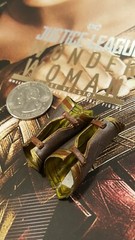 Hot Toys MMS451 Justice League Wonder Woman 1/6 magnetic bracelet of submission