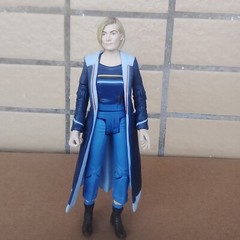 Doctor Who The Thirteenth Doctor in Flux Outfit doctor ATION FIGURE 5.5″ old #w