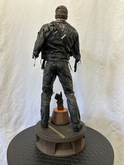 Sideshow Terminator T-800 Battle Damaged Premium Format Figure – EXCLUSIVE