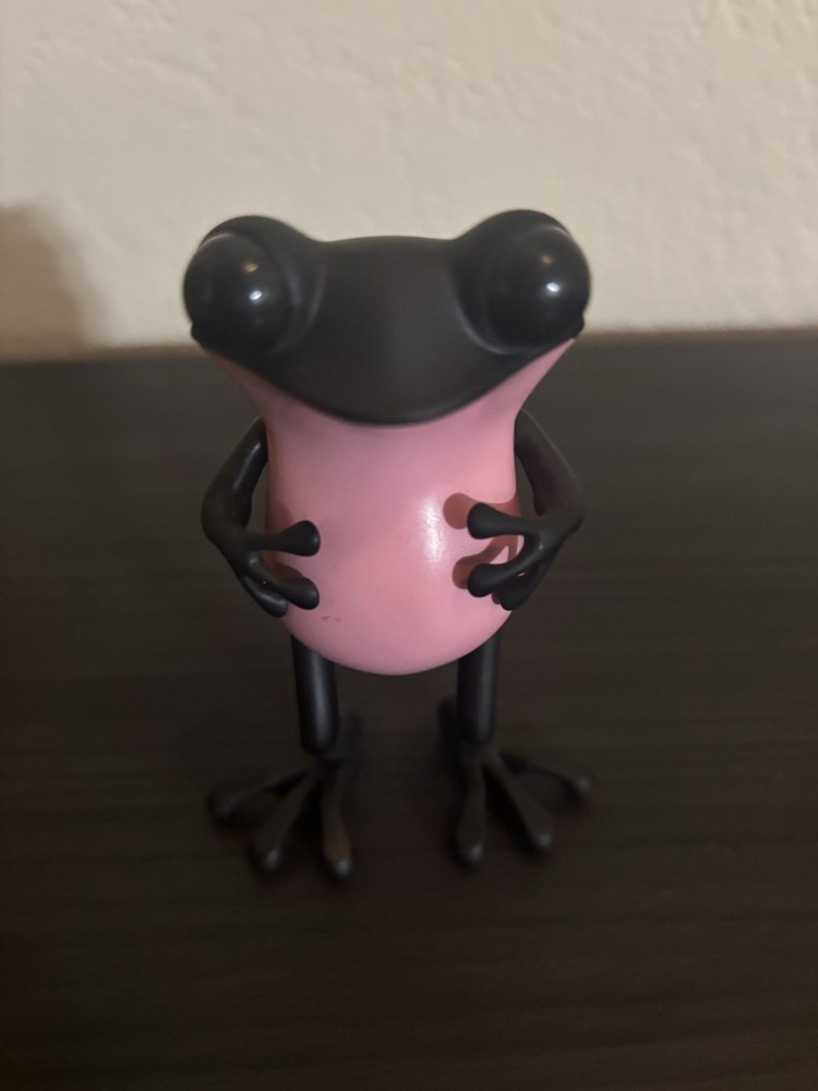 Twelve Dot APO Frogs Vinyl Figures