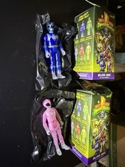 Super7 Mighty Morphin Power Rangers Pink & Blue Rangers Figure Blind Box