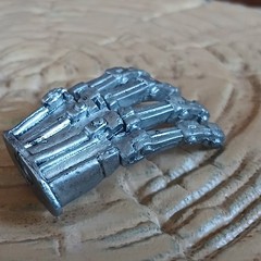 NECA TERMINATOR 2 T-800 ENDOSKELETON HAND ONLY PART 18″ 1/4 SCALE REP. PART