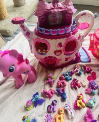 Huge Mixed Lot My Little Pony, 72 Ponies Over 100 Various Accessories 3 Playsets