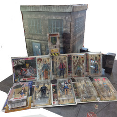 Vitruvian H.A.C.K.S. Series Z Zombie Diorama 1/18 Scale Street – Ultimate Zombie