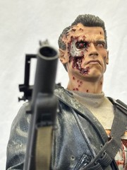 Sideshow Terminator T-800 Battle Damaged Premium Format Figure – EXCLUSIVE