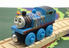 Thomas Friends HAPPY BIRTHDAY THOMAS Party Hat Wooden Railway Train Engine 2012