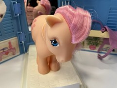 My Little Pony G1 Pretty Parlor Hasbro 1983 Vintage MLP Italian Peachy Italy