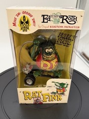 VRHTF RARE ED “BIG DADDY” ROTH RAT-A-TUDE RAT FINK FIGURE ON SKATE BOARD NIB